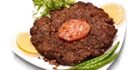  Chapli Kebab:  Spice-Infused Delight Meets Grilled Perfection!