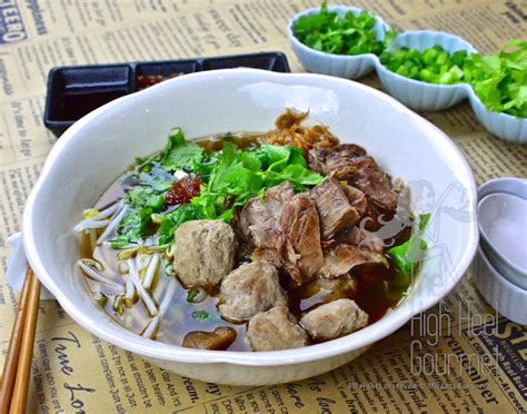  หมี่ก๊วยเตี๋ยว: อร่อยเด็ด! ซดซู้ดดื่มด่ำกับความหอมของน้ำซุปเนื้อและเครื่องปรุงรสจัดจ้าน